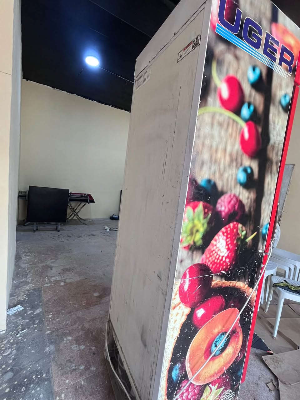 السلام عليكم عارضه للبيع نضيفه تبرد وتجمد مابيها عطل السعر ٢٥٠ وبيها مجال   العنوان بصره مناوي باشا 
***********
رقمي متواجد
