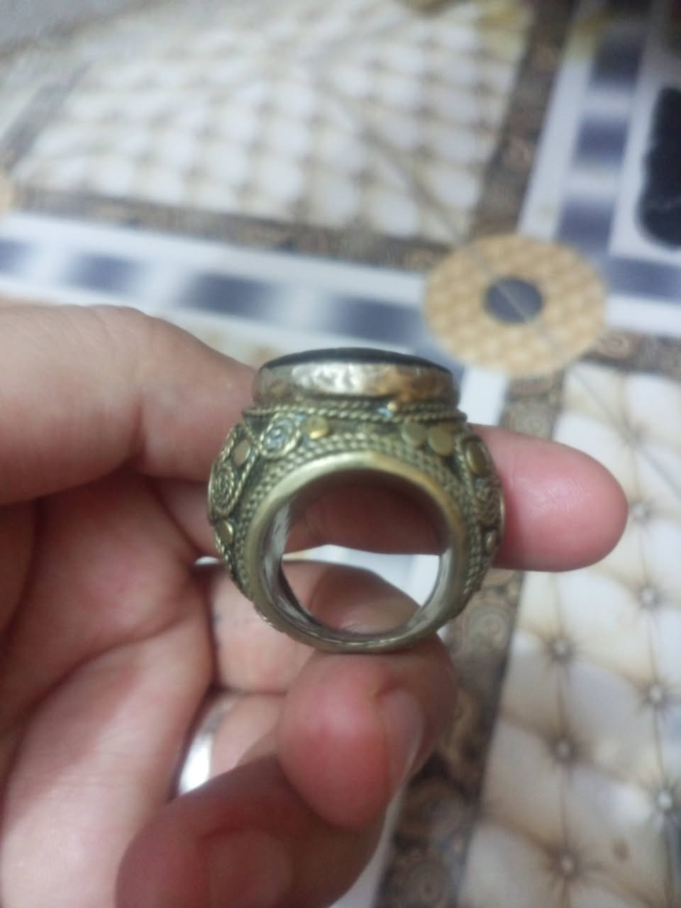 محبس نحاس عباس باد قديم ولله من النتيكات سعره 40الي حب يتصل او يراسل ***********
