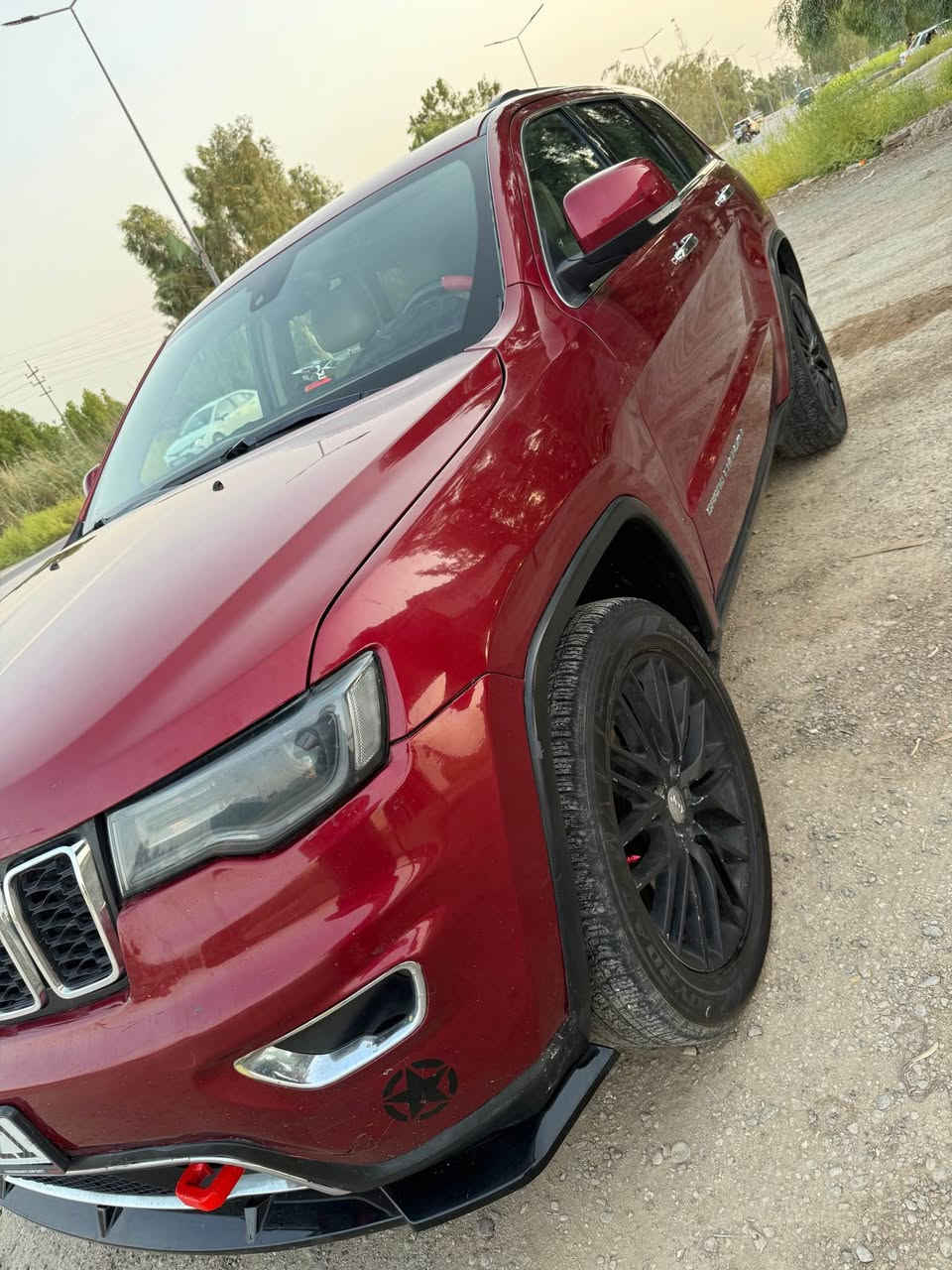‏*jeep Grand Cherokee
* جيب شيروكي  للبيع لمتد خليجي رقم بغداد خصوصي
*موديل 2014  خليجي 6V سلندر
* فول 1/1 لمتدد
*لونها احمر صدفي مميز 
*كير طيارة 
*ا 4x4 
* تبريد ثلج 3 قطع 
*تشغيل عن بعد
*كشنات كهرباء +تدفئه  +خرن ميموري +تدفئة بلسترين
*بانوراما 
*شفتات بلمقود سبورت 
*تدفئة بلمرايات الجانبية
*انارة ترحيب بلمرايات الجانبية
‏*cd وسطي
*شاشة كبيرة
*داخل بيجي
*حساسات خلفي
*صندوك كهرباء
*السيارة ماشيه 122 الف 
*بيها كلير جاملغ ايمن  وبنيد وجاملغ ايسر مبدل بدون دواخل 
مكان السياره بابل الاسكندرية 
***********
السعر 185$ الاسكندرية, مصر
