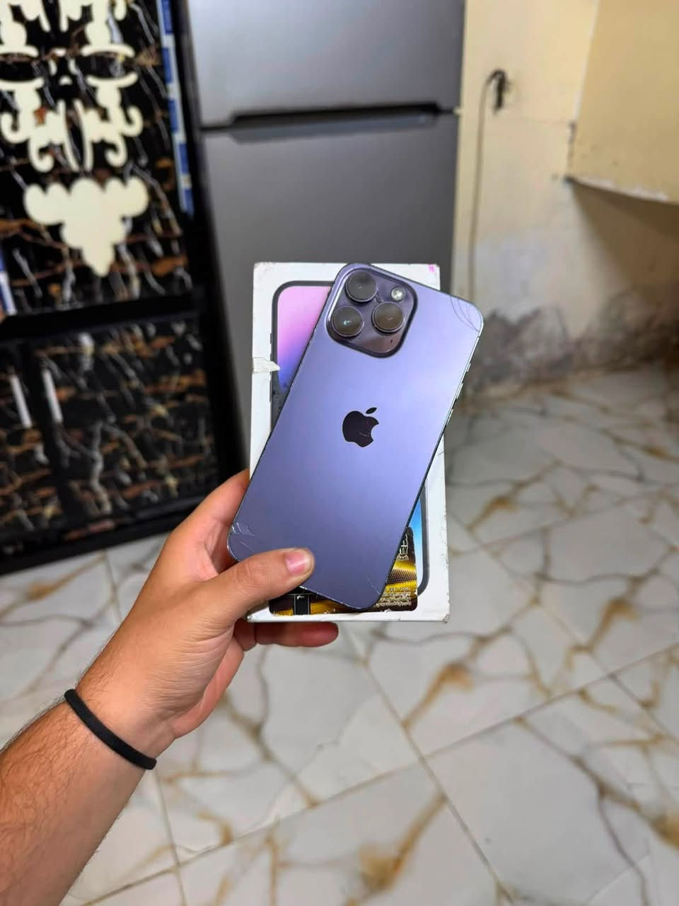 للبيع: ايفون 14 Pro Max
•  الذاكرة: 256GB
 •  البطارية: 100% مستبدلة
 •  اللون: البنفسجي 
 •  النسخة: شرق اوسط دبل سيم كارت
 •  الشاشة: مستبدلة 3 خيارات - لمس سريع
 •  الظهر: بي فطور ناعمة
 •  الشغال: اتصال ✅ سيم كارتات ✅ فيس ايدي ✅ كامرات ✅ واي فاي ✅
 •  الحالة: كله شغال بدون عطل او مشكلة. الباقي مكفول
 •  ملاحظة: تجي تفحص على راحتك
 •  السعر: 525 ألف وبي مجال
 •  للتواصل واتساب: ***********
 •  المكان: بغداد - مدينة الصدر
