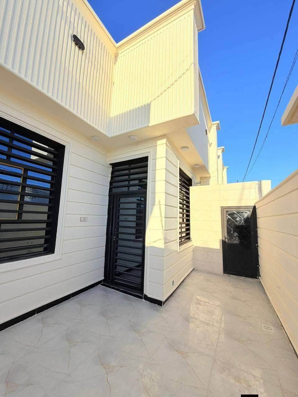 دار للبيع 🏡
 شغل نضام تركي كلش مرتب👌🏻بناء جناي 
150 متر   #سند_25 طابو زراعي اقرار محكمه 
بسعر 65مليون #قابل_للتفاوض

غرفه 2/صاله /مطبخ/صحيات 3/استقبال
كراج كبير/مكشوفه عدد 2
ماء/كهرباء/سوق/مدارس/تبليط #عرض_15

#ملاحضه_قرب_100م_للشارع_في_الخط_ألاول

الموقع 🏡 نجف/شارع الصب عمود 327
للتواصل
‏‪***********
