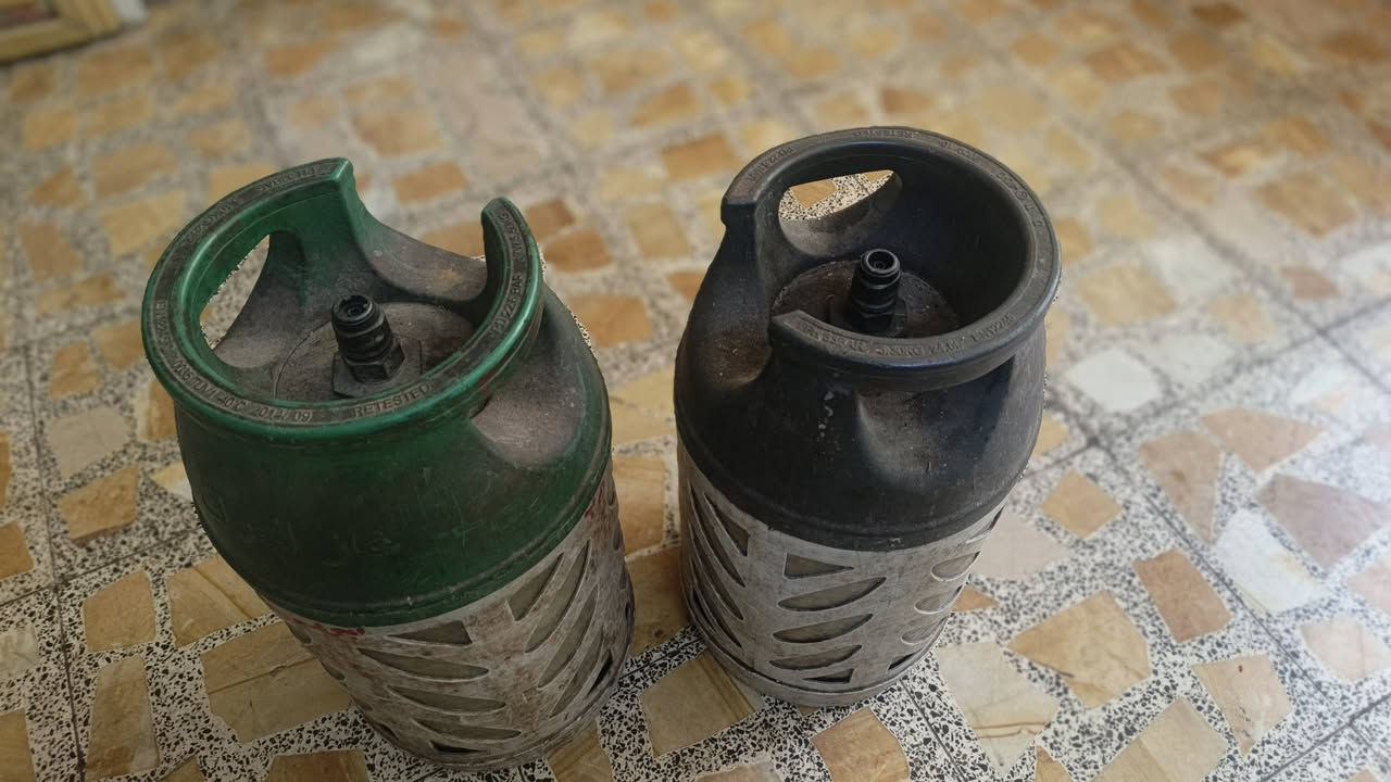 السلام عليكم
تخم للبيع
سبلت الأحمر عطلان للبيع
وسبلت الأبيض يشتغل ٣طن ٢٠٢١
وقنينات ٢ لايلون للبيع
بوفيه متره ونص للبيع
الاستفسار على الرقم ***********
العنوان بغداد

