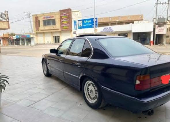 ((ملاحضه مكلف بنشر)) السلام عليكم بي ام للبيع 525 مديل1991خليجي محرك مسكر فانوص كير محرك  جدد مكفوله من الضربه مصبوغه عام الجماليه كهربائيات كله شغاله تبريد ثلج فتحه سقف تخم تاير حداديه جديده رقم بغداد نكليزي سنويه باسمي تحويل مباشر  السعر 55 وبيه مجال مكان البصره رقم الهاتف ***********
