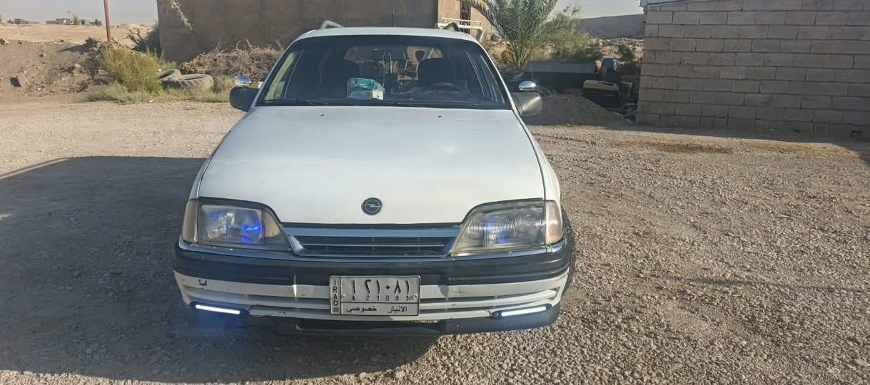 السلام عليكم من رخصة الادمن اوبل اوميكه ستيشن  موديل 93سنويه سقطه صار سنتين رقم انبار تحويل مباشر سياره جاهزا محرك 2000 كير عادي كفاله على فحص واباقي شوف العين السعر 30 وبيه مجال الاستفسار اكثر على الرقم *********** مكان السياره القائم
