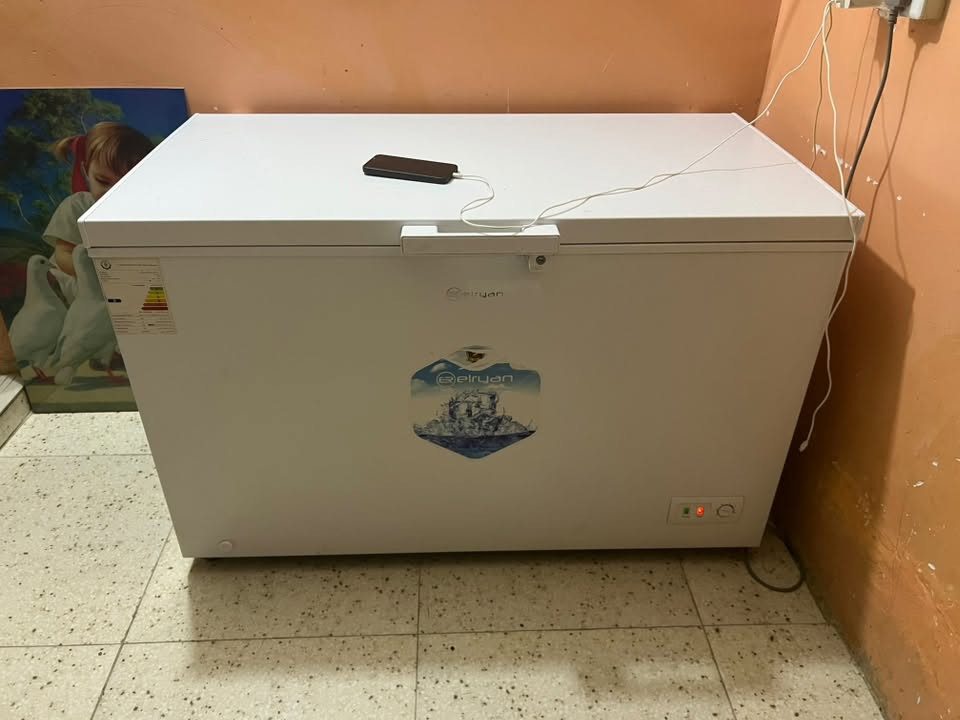 مجمدة الريان (Elryan)
الحجم/السعة: متوسطة (ارتفاع 80 سم / حوالي 31.5 بوصة - سعة 10 إلى 12 قدم تقريباً).
 الحالة: شغال وتبريدها ممتاز جداً / نظيفة جداً وخالية من أي عيوب.
مامستخدمه مثل ماواضح كدامكم سعر 320 تواصل  *********** واتساب اتصال
