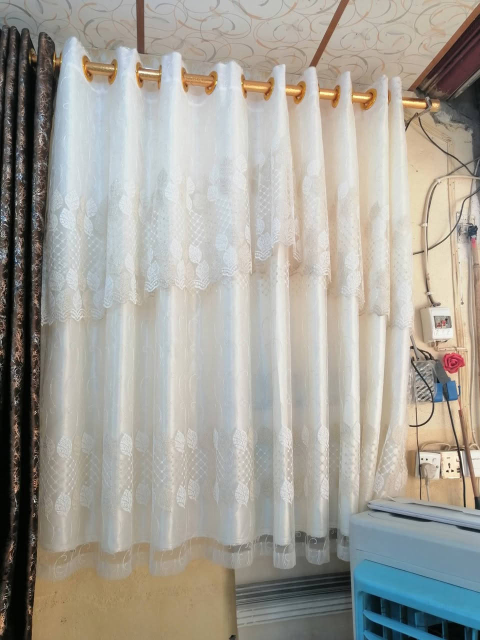 يتوفر لدينا دواشك نفرين نوعيه ممتازه. وضمان. بردات مطبخ تول مبطن... بردات زيبرا (سحب).. وجه مخاديد بأنواعها.. كل ماتحتاجونه من المفروشات تجدونها في محل مفروشات ابو حمودي. سوق القياره. قرب الكشاكه. تلفون *********** اهلا وسهلا بكم..
