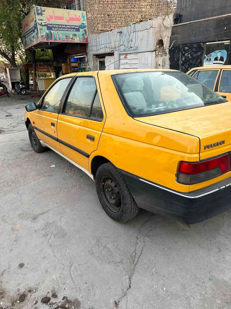 السيارة دكة جاكوج مابيها
لا بارد ولا ضبغ
السنوية بسمنا. ل2030 رقم الدولي بيها السيارة
هيئة غرامات مصفرة 
مكينة كير مكفولة لا تنقيص ولا تبخير
تخم تاير جديد
والسيارة متروكة صار 7سنوات مطالعة
ماشية 215 كيلو متر
السعر 31 وبيها مجال لطيبين 
مكان السيارة بغداد قرب تقاطع الفنون الجميلة 
*********** لتواصل
