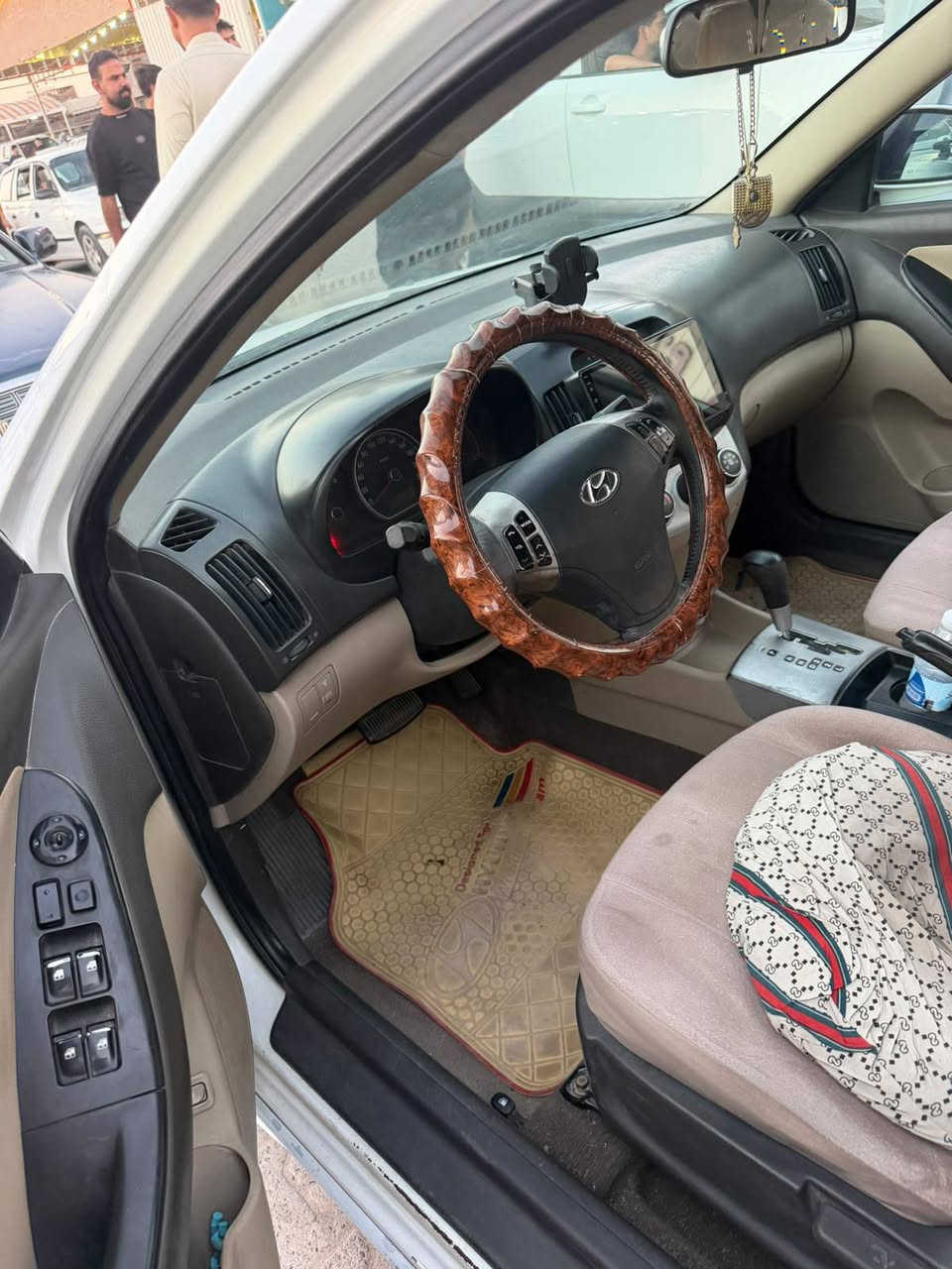 السلام عليكم
الانترة افانتي موديل ٩ قطعة صبغ بيها جاملغ محرك الفين سيارة تبريد كير ومكينة جاهزة السعر 98 وبيها مجال  مكاني النجف رقمي ***********
