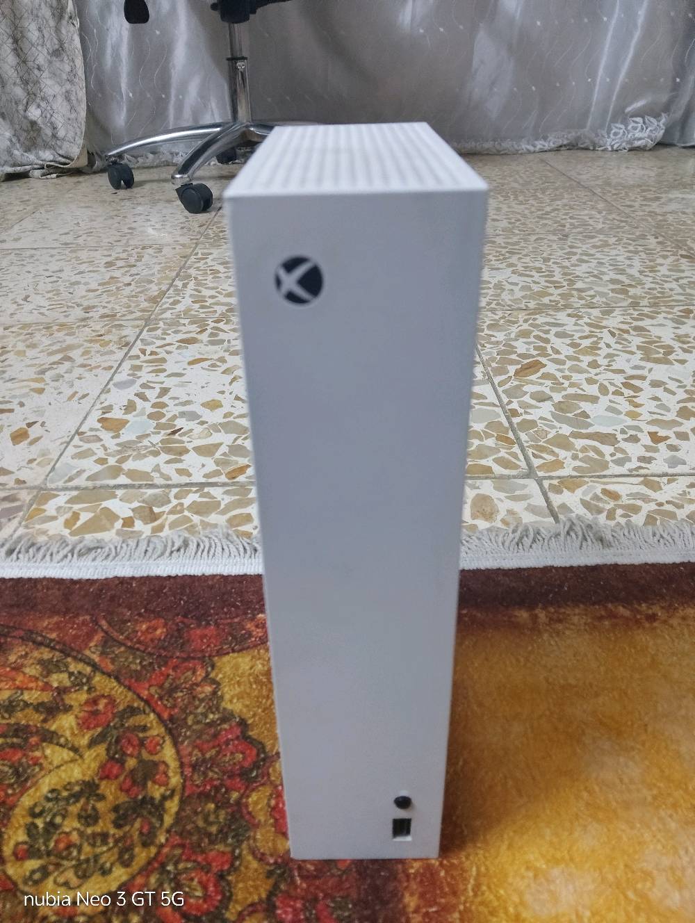 اكس بوكس سيرس اس 512GB الملحقات كامله مع اليد ألاصليه و يد سلكيه مثل ما واضح في الصوره مع كيبورد و ماوس شغالات و الكرتون ألاصليه للجهاز السعر 380 وبيه مجال العنوان بغداد للتواصل *********** موجود وتساب