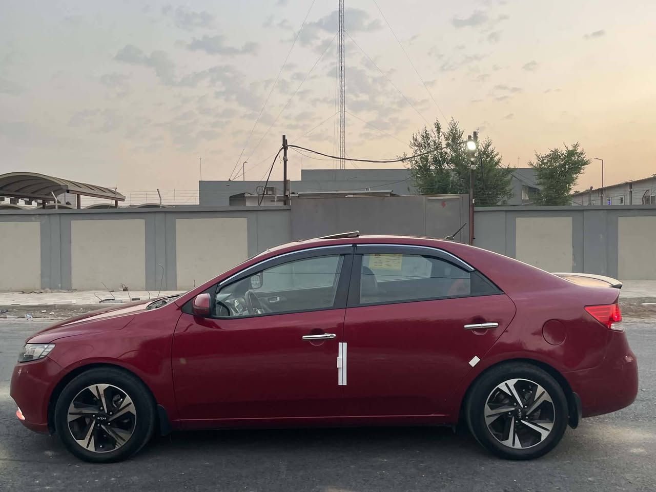 سيراتو ٢٠١١ خليجي فول 
سعر ٨٧ بيهة مجال شراي 
بيهة صبغ جملغ خلفي قبق جنطة

موصفات فول 
بصمة ابواب بصمة تشغيل 
فتحة سقف كشنات جلد 
شاير بلمري مري شفط ويل كب كروم
تحكم ستيرن جهيتن مانع نزلق 
حايكا بلوتوث شاشة جبيرة كامرة حساسات خلفية تبريد بيانو 
سيارة جاهزة ما بيهة اي نقص 
سيارة وضع شركة ماشية ١٦٠ 
محرك ١٦٠٠ دوش لا تبخير ولا تنقيص
مكان سيارة بغداد الشعب 
رقمي ***********
