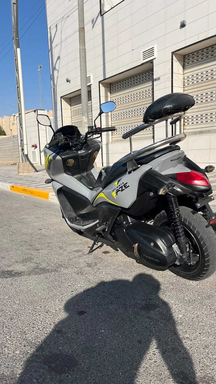 يا الله السلام عليكم
حبايب دراجه هوندا فاز للبيع 
دراجه نظيفة شوفة عينكم وعوزها شغلات بسيطه جداً 
دراجه نشطه وشلعه تخبل سبب البيع عدم التفرغ 
السعر 13 ورقة وبيها مجال للشراي فقط
رقم الهاتف *********** اسيا 
رقم الهاتف *********** الاثير 
مكان الدراجة بصرة حي الحسين
