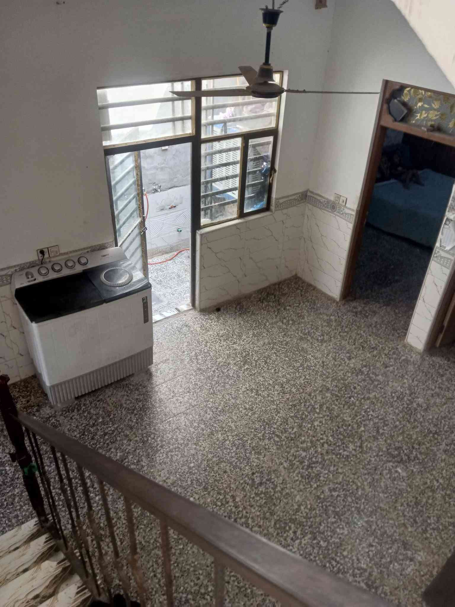 بيت للبيع بحي الرحمه مساحه 120 راح اخلي لكم رقم راعيه خابروني عليه ***********
