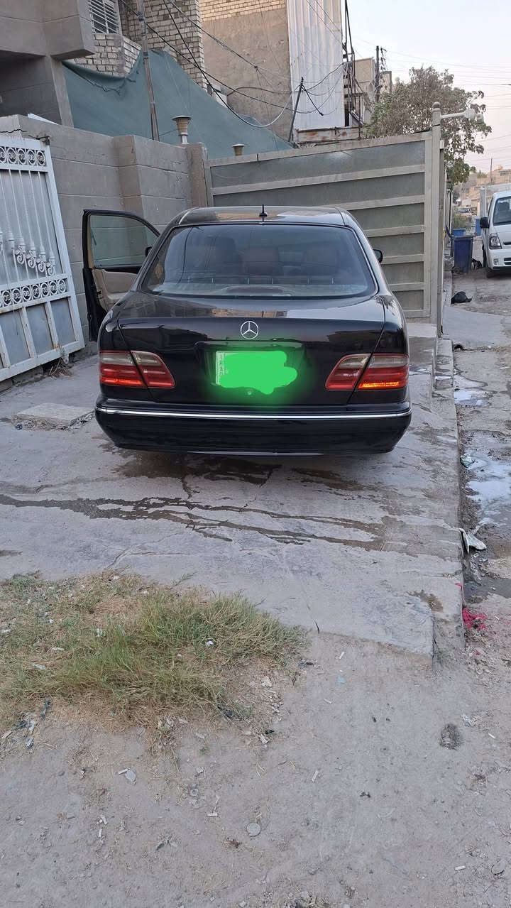 مارسيدس ام عيون موديل 2000 وارد يابان اللون اسود محرك E320 V6غرفة جلد حمصي تخم ويل 2 سايز AMG تخم تاير جديد لايتات زنون شركة كير محرك كفاله تبريد شغال ثلج السياره جديده بيهة ضربه بجاملغ الخلفي وباقي مكفول مصبوغه عام جمالي درجه اولى فرن مسجل قلاب شاشه حدادية جديده خلفي امامي سياره جاهزة من كلشي رقم بغداد ألماني شرط تحويل مكان السياره بغداد الزعفرانية وبالعافية على ياخذهة السعر105 وبيهة مجال بسيط ***********
