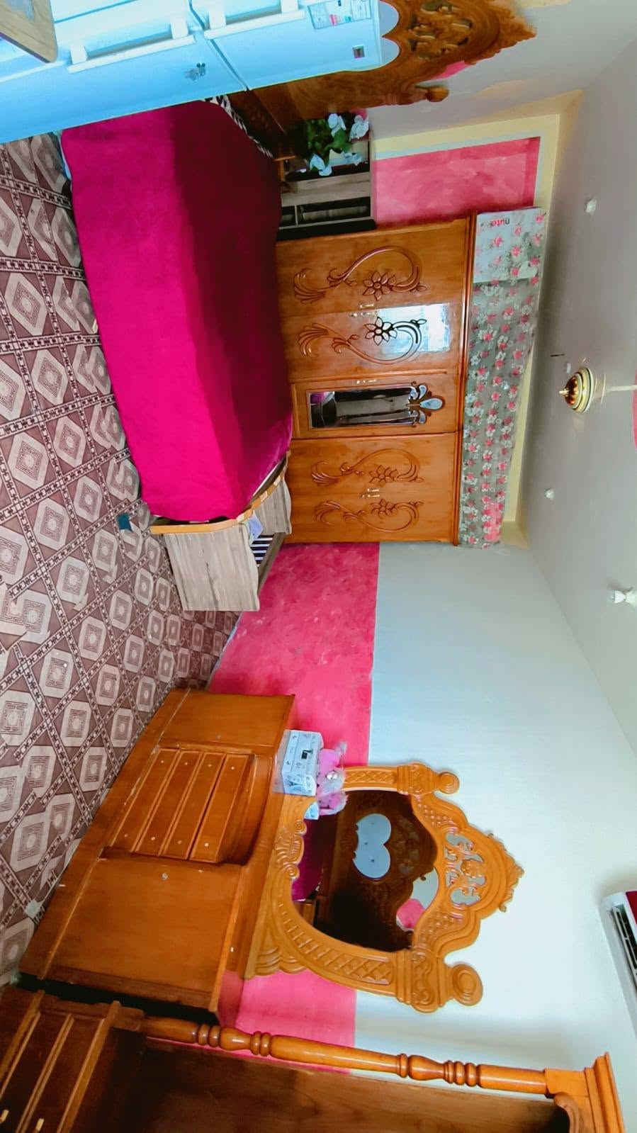 بيت طابقين للبيع/ استقبال 12×4 سقوف ثانوية مطبگ سيراميك وبورسلين الارضيه /المطبخ 5*5سيراميك لسقف صاله كبيرة كلش مفتوحة على الطبق الثاني/ غرفة عدد 6 القياس 6*4 كلهن نفس القياس حمامت وتوليتات ومغاسل مساحة البيت 400 متر طارمة حديقة گدام البيت نص دونم الخدمات ماء ئساله تبليط يوصل الباب البيت مدارس بتدائية و متوسطة البيت يرهم حسينيه ويرهم مدرسه اهليه بناء حديث الاتصال والوتساب والاستفسار ***********

نص مكتوب في الصور:
- REDMI NOTE 8 PRO AI QUAD CAMERA
