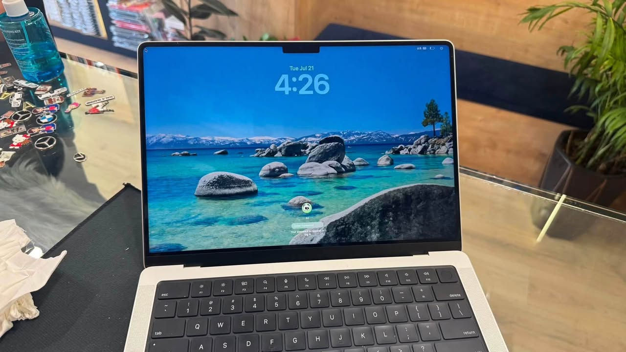 Macbook Pro M3 14-inch
M3, Ram 8 GB

Storage 512 GB

Battery %94

Cycle Count 66

Excellent condition

Price:1,550,000

***********
