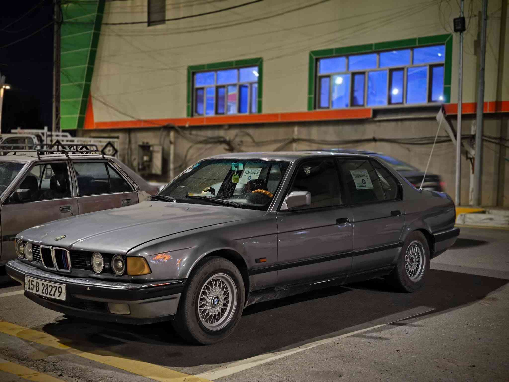 BMW 1991
رقم رقم انكليزي داخله هزه 
سنويه 29
صدر حداديه امامي خلفي كامل
محرك مكفول گير خير من الله فول مواصفات تنته كشنات تحكم كهرباء تبريد نقصة غاز چان شغال قبل 20يوم لايت زنون تحكم كروز سرعه شغال بلادي كهربائياتها جاهزه مابيها اي نقص السعر 50وبيها مجال بسيط 
***********

