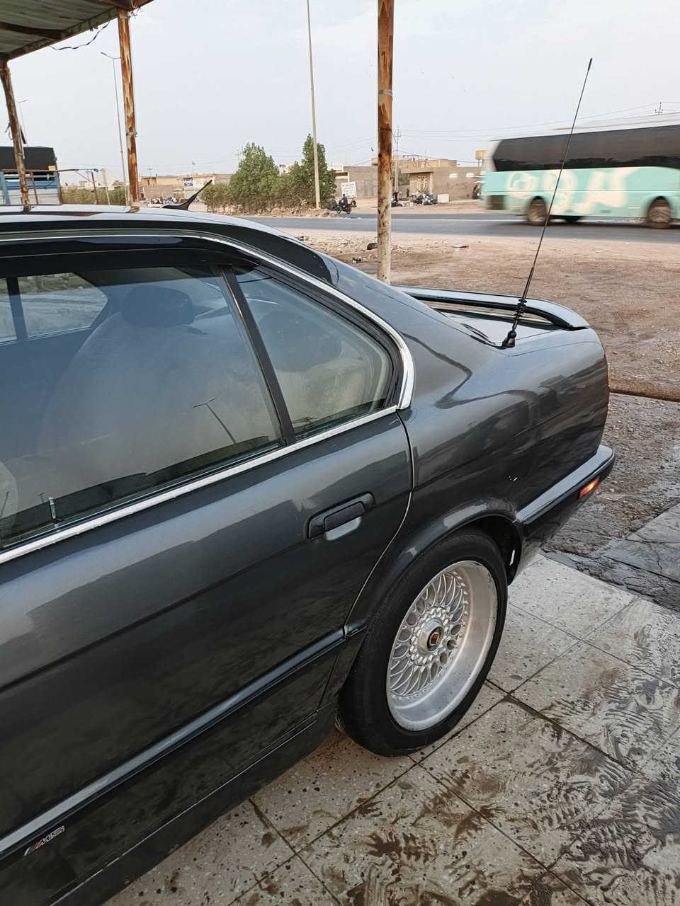 سلام عليكم بي ام 525
صبغ جماليه بدون ضربه بدون معجون 
موديل 89
تبريد بي اليك 
محرك كير جديد مشدود 
حداديه نص عمر سنويه 31
سياره كاعده حلوه 
عضمتههه حلوه 

سعرهه 55بيهه مجال 
مكان سياره واسط 
***********
او خاص

