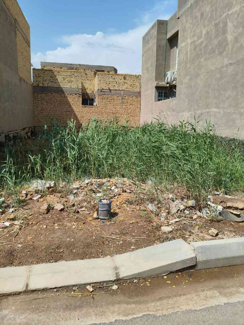 قطعة للبيع في حي الجامعه 200متر المربع الذهبي للاتصال ***********

