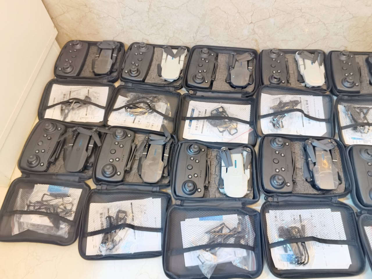 يتوفر درونات E88برو/ E99👈🏻🖤🤍. تعليمي سعر 25+  L900 برو حترافي الون🧡🟧 السعر 75 مع التوصيل للحجز متواجد خاص او واتساب ***********
