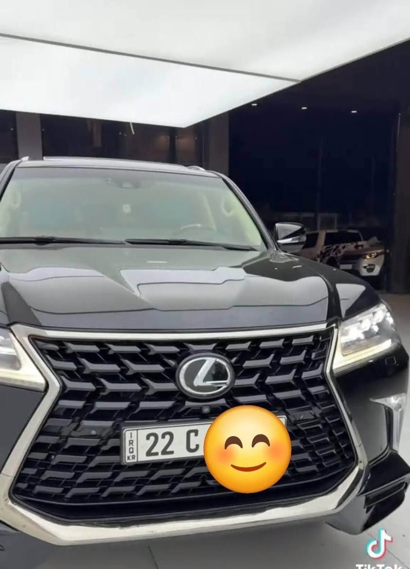 لكزس بريم ٢٠١٧ للبيع 
بدون صبغ فقط PDR موضح بالسونار 
معروفه مواصفاتها 
الاتصال 
*********** بغداد, العراق

