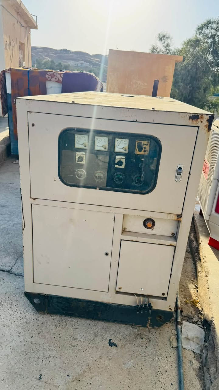 السلام عليكم مولد للبيع بيركنز صيني كاتم 20KV /4)سرندل سعر 20ورقه
***********
