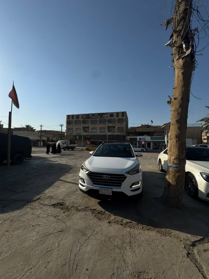 السلام عليكم هونداي توسان٢٠١٩خليجي وكالة الكاصد المرغوبة فول مواصفات كفالة عامة من الصبغ 
 مكفولة من الصبغ والتبديل بارد بسيط.سونار موجود  بأسمي ماشيه 143 الف شاشه كبيره ***********
مكان بغداد 210 السعر وبيها مجال

