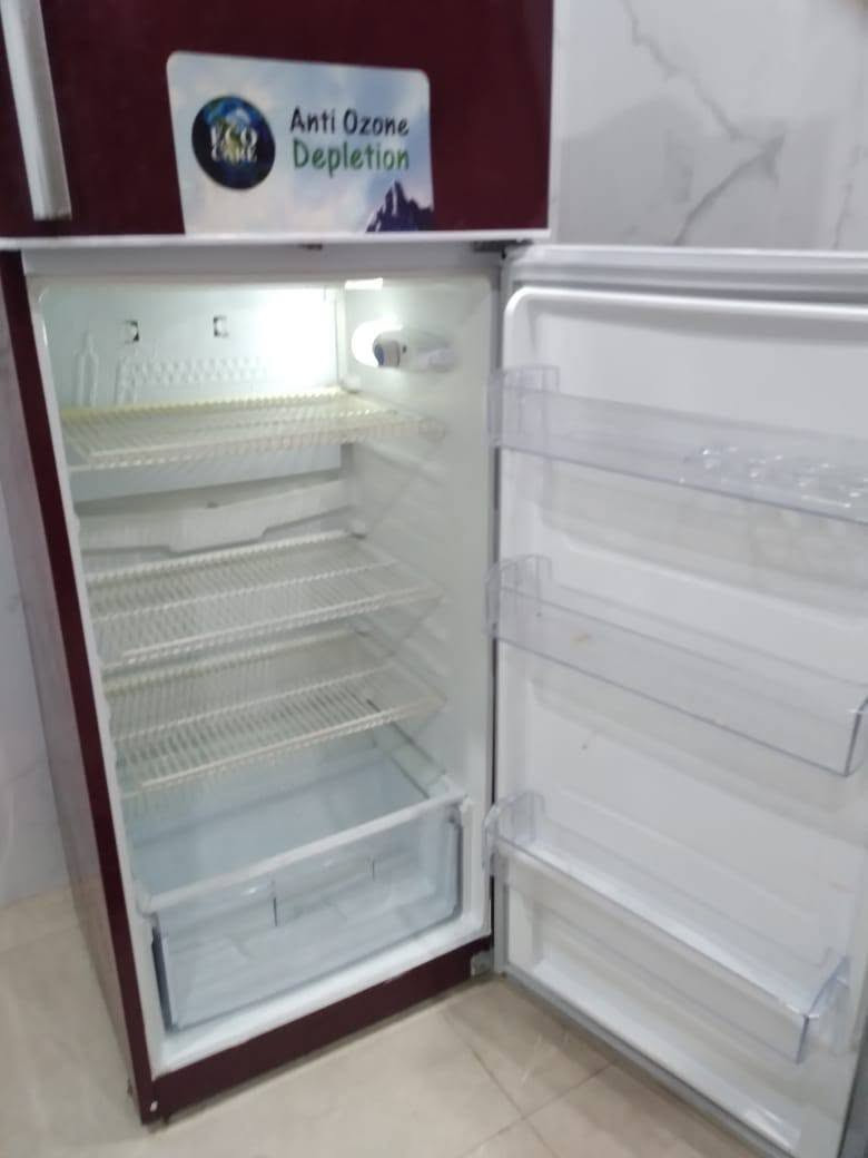 ثلاجه للبيع استعمال شهر واحد 

من نوع تايسوت 

السعر 450 

الموقع فلكه ابو دشير

الرقم*********** والجرابي عدد 3 بسعر 120
