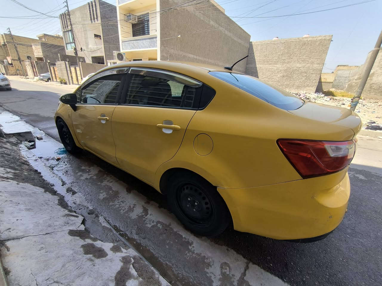 السلام عليكم 
كيا ريو 13 خليجية 
محركها 1600 جي تي اي
ضررها جاملغ وباب جهه السايق 
عنواني بغداد الشعب 
السعر 65 وبيها مجال 
***********
