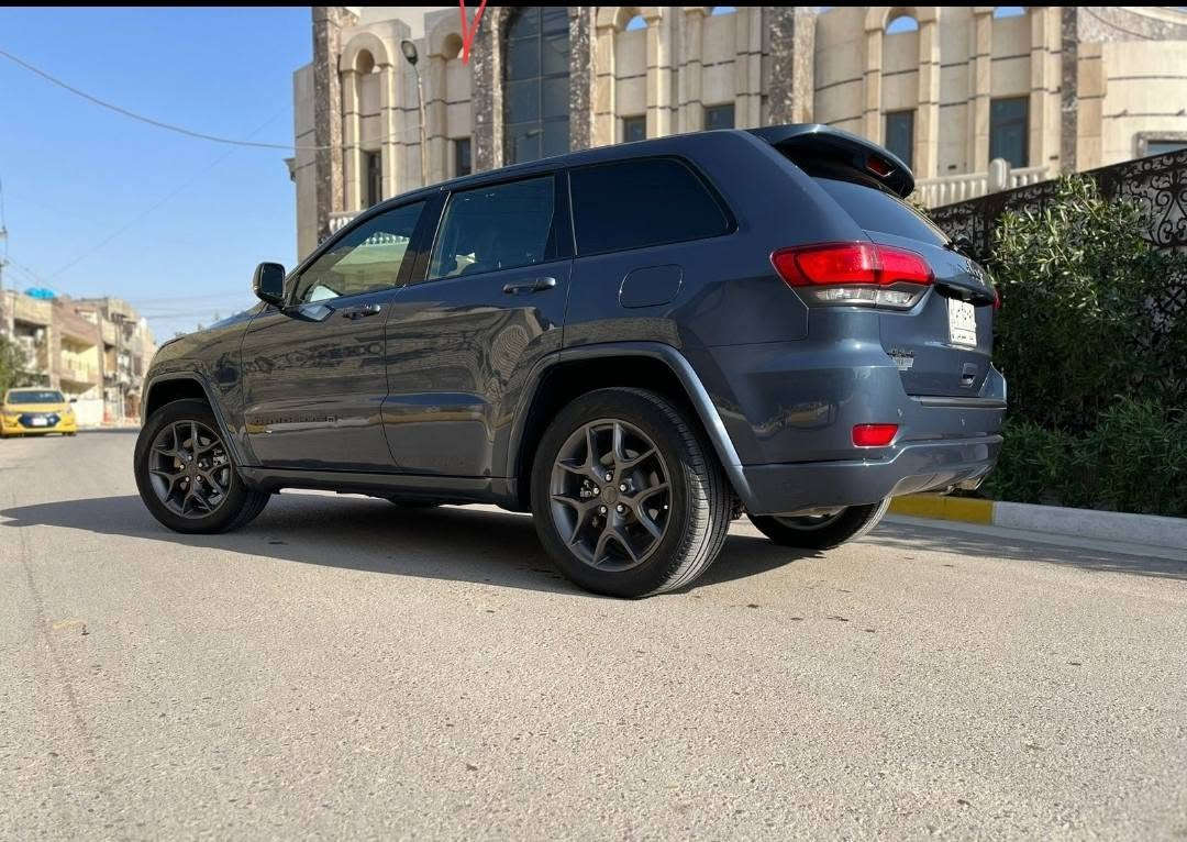 السلام عليكم
Jeep grand Cherokee lemted 21 نسخة ثمانينيه مواصفات أوفر لاند بانوراما والخ بغداد وبأسمي 
حادث جالمغ وبنيد بدون دواخل ولا شاصي فقط كشر 
مكان السياره بغداد 
*********** 
السعر 25 $ الف وبيها مجال 
السياره يرادلهة تعديلات بسيطه بالصدر 
وتصليح باب خلفي جهة السكن اثر حادث
