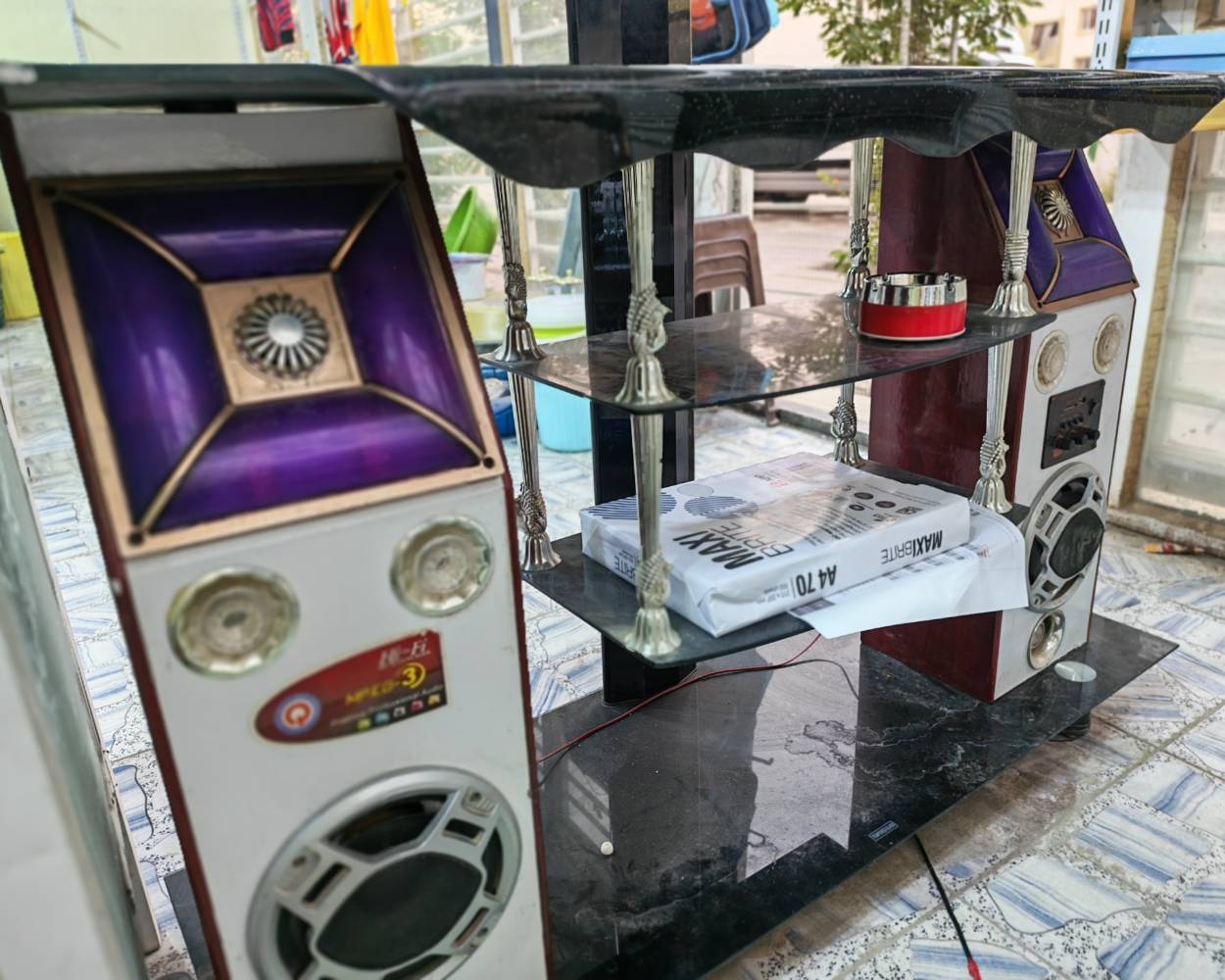 ميز بلازما • سماعات دبل • يوصل موبايل
