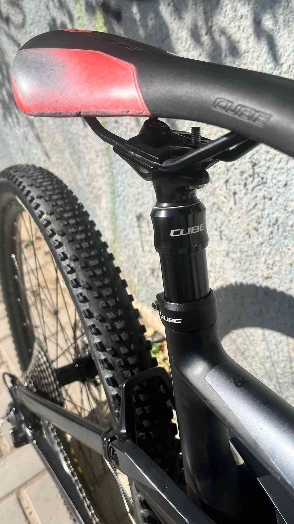 ⁨	Cube stereo hbc كاربون
حجم 29
المواصفات:
البريك shimano xt
كروبسيت shimano xt 11x2
الدبل الامامي fox rhythm 32
الدبل الخلفي fox float
درورب كيوب
ستيرن ركبة وسرج كيوب
تايرات ماكسز
السعر او الاستفسار خاص او ***********⁩

