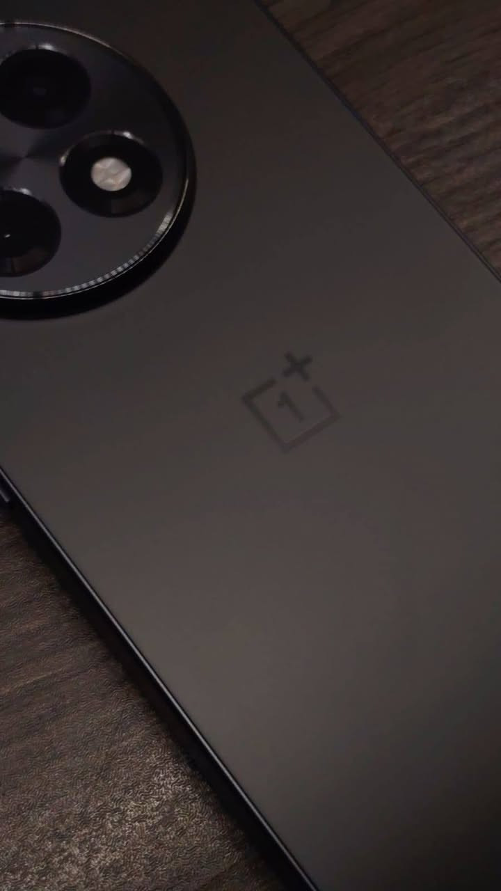 السلام عليكم 
رجاءاً اقرة التفاصيل المذكورة أدناه 
OnePlus 13r
الون اسود 🖤
النضافة 1000%
ذاكرة 256 
نسبة البطارية 100% 🔋
سعة البطارية 6415
النسخة انتبه: صينية روم عالمي
جهاز وتر بروف شرط الفحص 
بدون ملحقات
السعر 500 الف وبي مجال أن شاء الله 
ملاحضة مهمة : ماعجبك السعر اعبر المنشور رجاءاً ولاتعلق
مكاني بغداد الزعفرانية
توصيل ماعندي 
رقم التواصل للاستفسار:
***********
اتصل أو راسلني واتساب وتدلل
