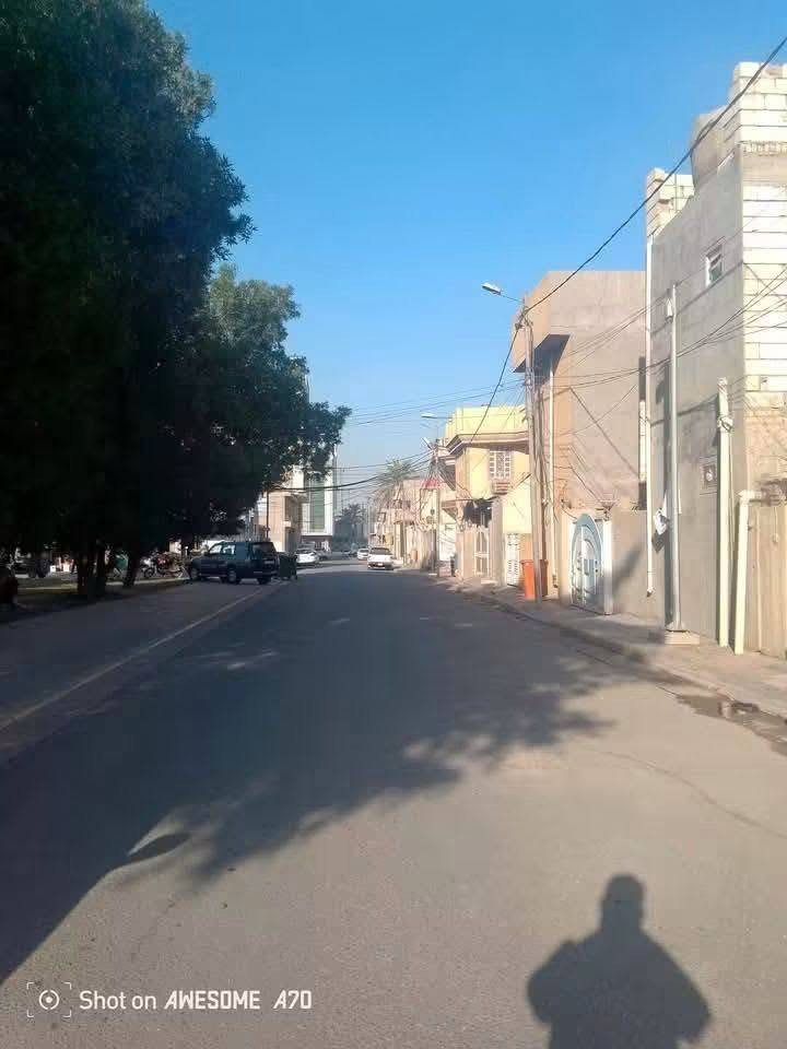 دار للبيع في حي الاسكان  شارع الأطباء طابو صرف
مساحة البيت 162 متر الاكبار 
يصلح ان يكون مجمع طبي🏥  موقع ممتاز على حديقة كبيرة وشارع عريض قريب الشارع العام فرع مجمع الحرير 
السعر 550 مليون 

📲 ***********
