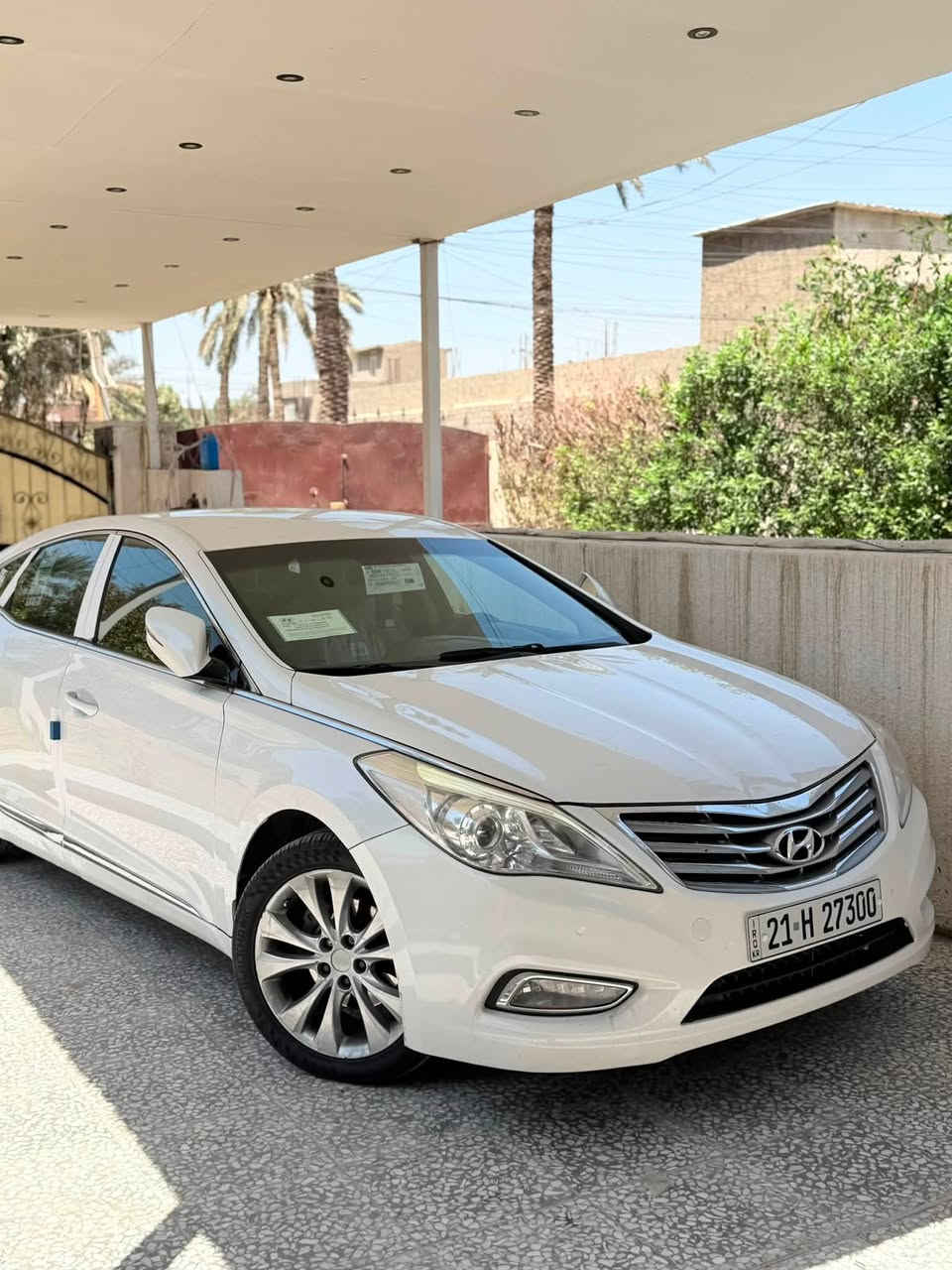 السلام عليكم
ازيرا ٢٠١٥ خليجي مكينة ستة سلندر
السيارة جديدة مابيها  حادث ولا ضربة نص قطعةبيها  صبغ باب خلفي نصة و ٣ اماكن بارد بسيط السيارة جديدة مابيها اي نقص 
رقم سليمانية الجديد هزة سنوية جديد تريد تحويل وكالة حاظر 
مواصفاتها 
مكينة ٦ سلندر 
داخل لونين بيجي واسود 
تبريد قطعتين 
سيدي جنجر ٦ أقراص  
بردة خلفية كهرباء 
بردات جانبية 
مري شفط + نضام ترحيب 
لايت لد عدسة  + بك لايت لد 
تدفئة كشنات
حساس امامي خلفي  
باقي المواصفات معروفة 
سعرها ١١٣ وبيها مجال بسيط 
مكاني بغداد 
*********** هيثم
