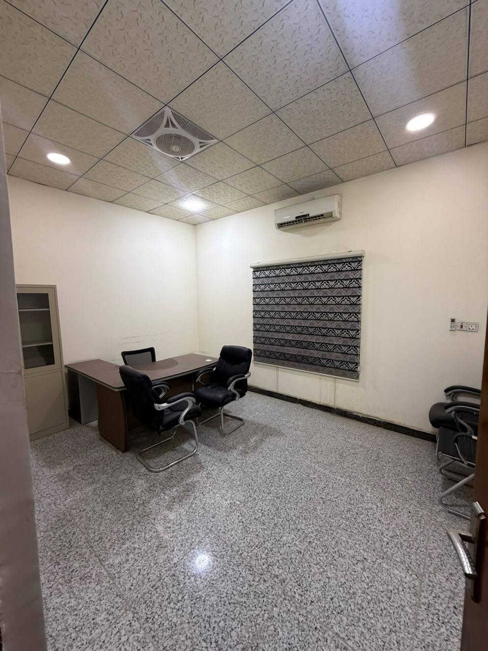 للإيجار • عقار • تفاصيل ناقصة
