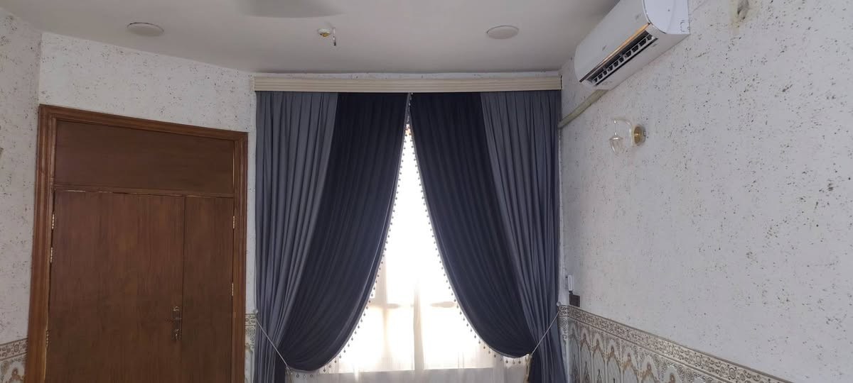 سلام عليكم برده للبيع جديده ماصار اهواي من خذتها السعر 150 أو بيها مجال كاطون الرازي قرب مجسر الرازي *********** واتساب
