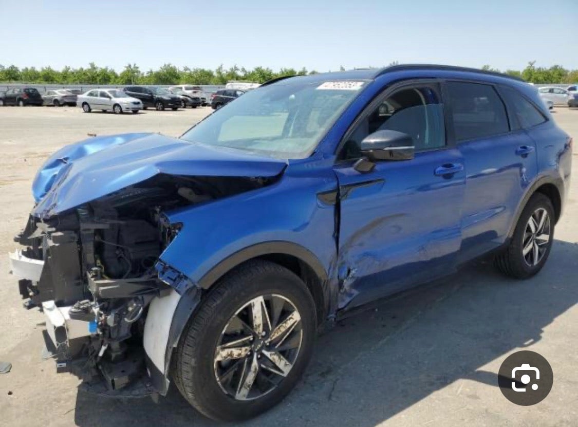 سلام عليكم سورنتو للبيع فقط السيارة خير من الله ماشية 81الف km محرك 2500 السيارة مناقصها شي وجداً نضيفة للستفسار ***********