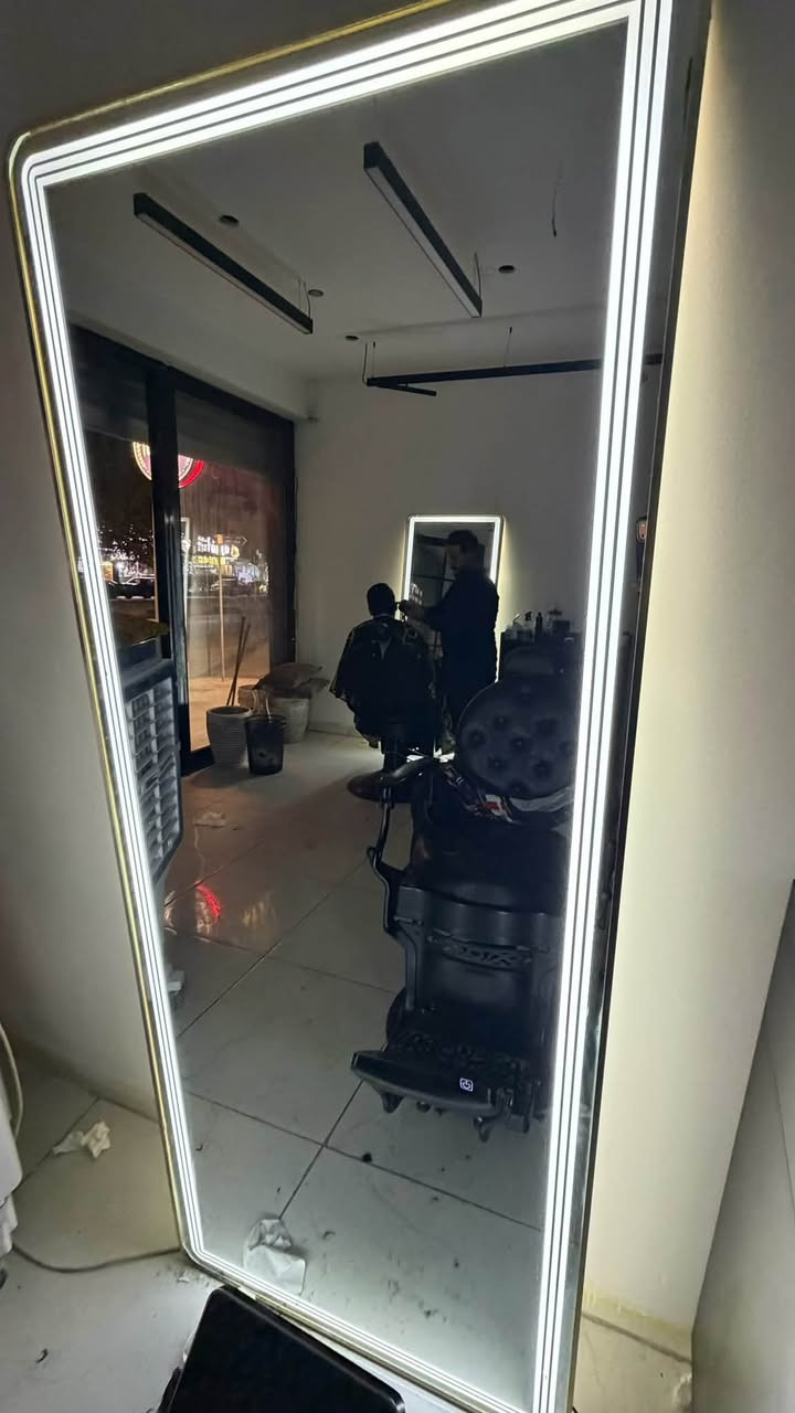 مرايات عدد 2 للبيع
ارتفاع 2 متر 

عرض 90سم

دزاين تركي درجه اولى 

وحده بيها فطر بسيط مماثر ولا مبين موضح في الصوره

ثنينهن ب350الف وبيهن مجال حق الجيه 

كربلاء _سيف سعد 

***********

