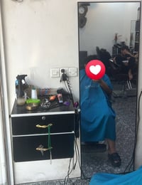شلونكم شبابب  عندي ميز ومرايه جديدات ممستعملات ابد  نفس لبصوره بالضبط ...