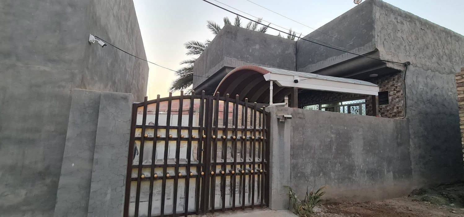 يالله بيت للايجار بعنانه قرب السيطره بناء حديث مساحه 230 متر
يحتوي على غرفتين 6 في 5 متر

 واستقبال وكلدور ومطبخ ومجمع صحيات داخليه وخارجيه وكراج سياره وحديقه كبيره 

 ويحتوي على سخان ومراوح عدد خمسه وسخان وتانكي وماطور البيت جاهز تجيب غراضك وتكعد ربع ماتخسر عليه 

سعر الايجار 325 وبي مجال 

لليرغب بالايجار او عرض عقاره للبيع او الايجار  مراجعة مكتب عقارات حسين المعموري 
او الاتصال على الرقم *********** او واتساب بادارة حسين المعموري والمحامي فاروق المعموري
