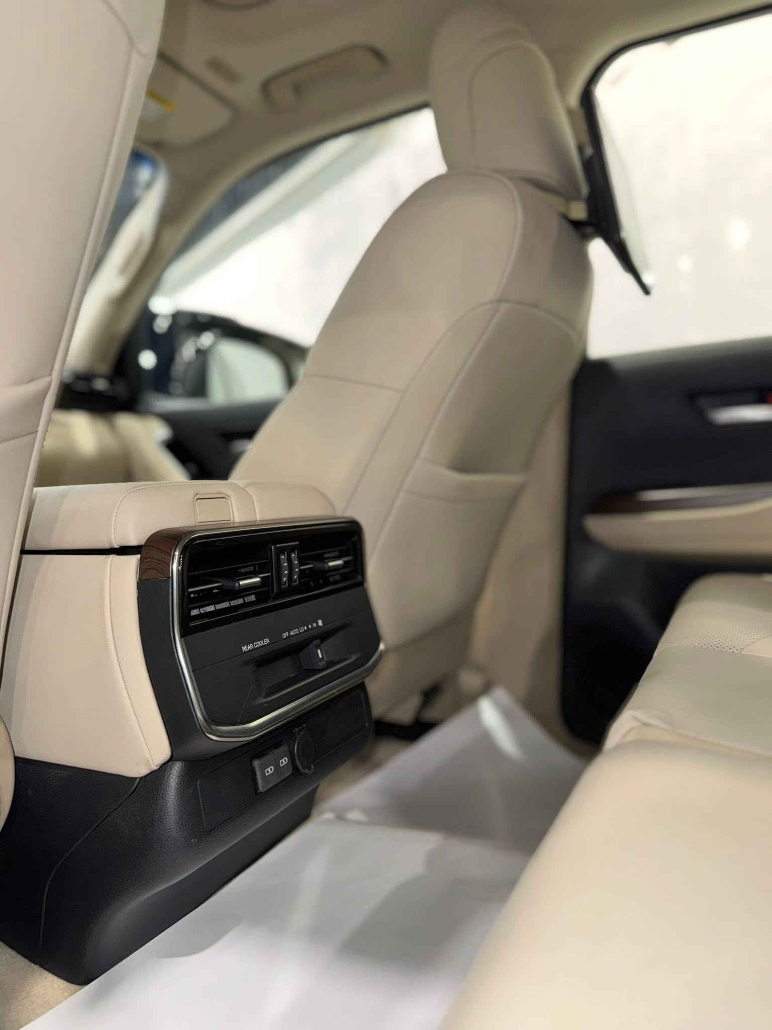 🚙🔥 تويوتا لاندكروزر 2024 GXR Black – وكالة SAS 🔥
✅ موديل 2024
✅ فئة GXR Black
✅ محرك 4000
✅ وكالة SAS
✅ ماشية فقط 26,800
✅ مغلفة PPF
✅ كتلوكات بصمات وعدة كلة جاهز

سيارة جديدة واستعمال بسيط ونطيفة 
وبعدها تحت الضمان والصيانة المجانية .

📍 متوفرة لدى محمد الخزعلي لتجارة السيارات
بغداد – الكاظمية – جكوك قرب مرور الكاظمية

📞 للاستفسار والحجز:
***********

🔥 عداد قليل + تغليف PPF + فئة مميزة… فرصة تستحق المشاهدة!

