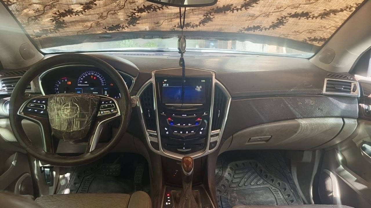 سلام عليكم
سيارة كاديلاك srx 2013 خليجي بسمي تحويل ثاني يوم رقمها بغداد انكليزي 
سيارة بيها ضربة بالجاملق الأيمن ومعمر نفسيته ما مبدل 
بيها رجفة بالمكينة بسبب خانه من النوزلات واكفة سبب كهربائي بس ما مصلحه 
مكاني بغداد للأسف ما اكدر ارد على التعليقات بسبب الشغل  . رقم الهاتف ***********  السعر 85
