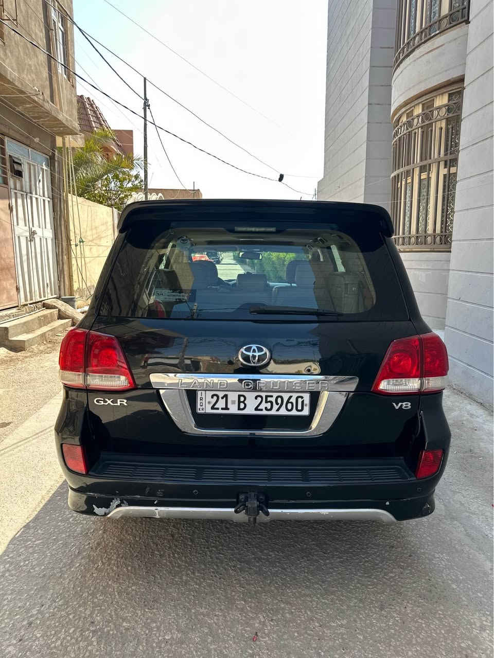 سلام عليكم اخوتي 
لاندكروز ٢٠١١ ستينيه
فول مواصفات معروفه مواصفاته بعد 
السياره كل نقص ما بيه 
تخم تاير جديد 
باتري جديد 
تبريد ثلج 
مري شفط 
ثلاجه 
كامره 
شاشه كبيره 
فتحه 
بصمات 
٨ ايرباك 
و بيه بعد هواي شغلات 
السياره سعره بلاش ماكو ستينيه بهيج سعر ابد 
٢٧٥ ورقه 
السياره بيه قطعه وحده فقط 
*********** 
موجود واتساب كربلاء, العراق
