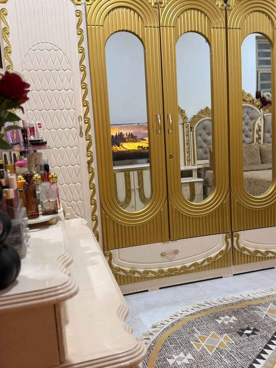 لغرفة النوم صاج عراقي للبيع العنوان الناصرية الاسكان الصناعي السعر مليونين ونص وبيه مجال رقم ***********
