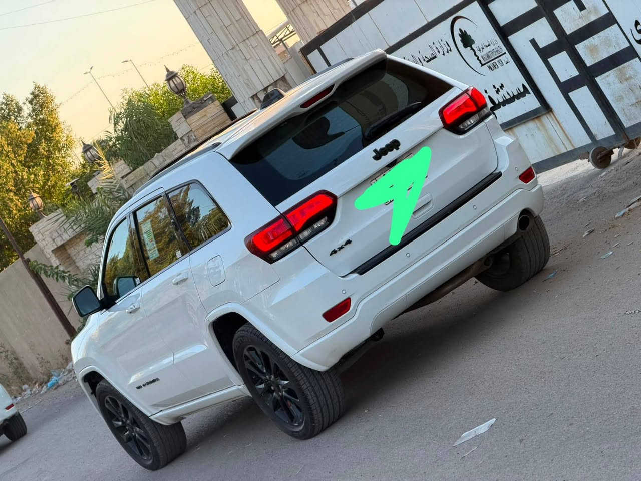 سلام عليكم جيب لاريدو فول واحد ع واحد عده البنراما حادثهه سرقه سياره جديده وجاهزه من كلشي رقم بغداد بسمي مكاني بغداد الكرخ صور السونار داخل المنشور سعر مناسب الشراي يتصل *********** موديل ٢٠١٨
