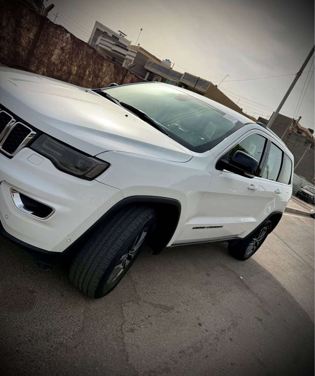 جيب لاريدو 2019 خليجية 
مواصفات اللاريدو العادية 
شاشة وسط
تحكمات وشفتات استيرن
مرشات لايت
حساس مطر
حساس امامي وخلفي 
كامرة خلفية 
بريك خلفي تلقائي
مقاعد جلد 
كرسي كهرباء 
اوتو ستوب 
السيارة ماشية 64000 ميل وقابل للزيادة بيها طخة بسيطة بالجاملغ الخلفي عارضها 215 ورقة وبيها مجال بسيط رقم بغداد باسمي ومكانها بشارع المطار او اليرموك خلف التفاح الاخضر لمزيد من التفاصيل هذا رقمي وبي واتساب 
*********** بغداد, العراق
