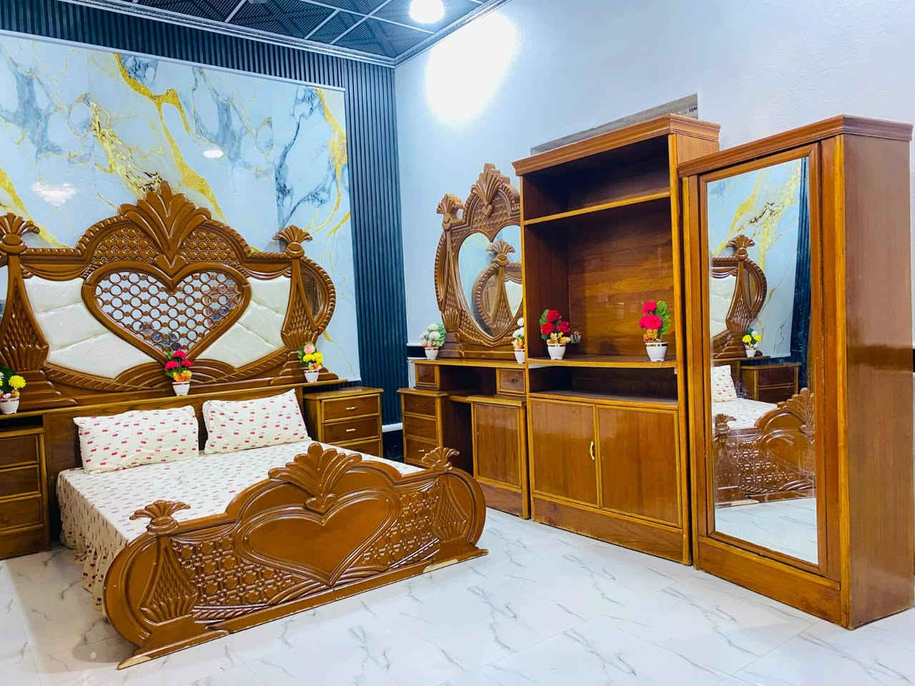سلام عليكم يوجد غرفه نوم عراقي خشب عراقي حطاطه درجه اولى للتواصل *********** متوفر واتساب
