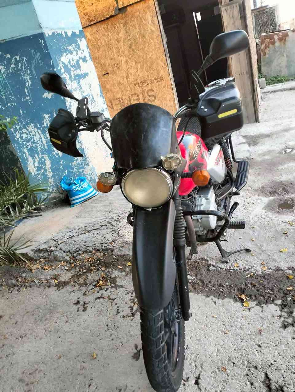سلام عليكم دراجه بوكسر موديل 21دراجه ما بيهه اي نقص كهرباءت كله شغال بس دراجه بيهه خيط بخار قليل لباقي كفاله عامه وراق كامله حته وصل ترقيم بيهه ***********
عنوان بغداد
