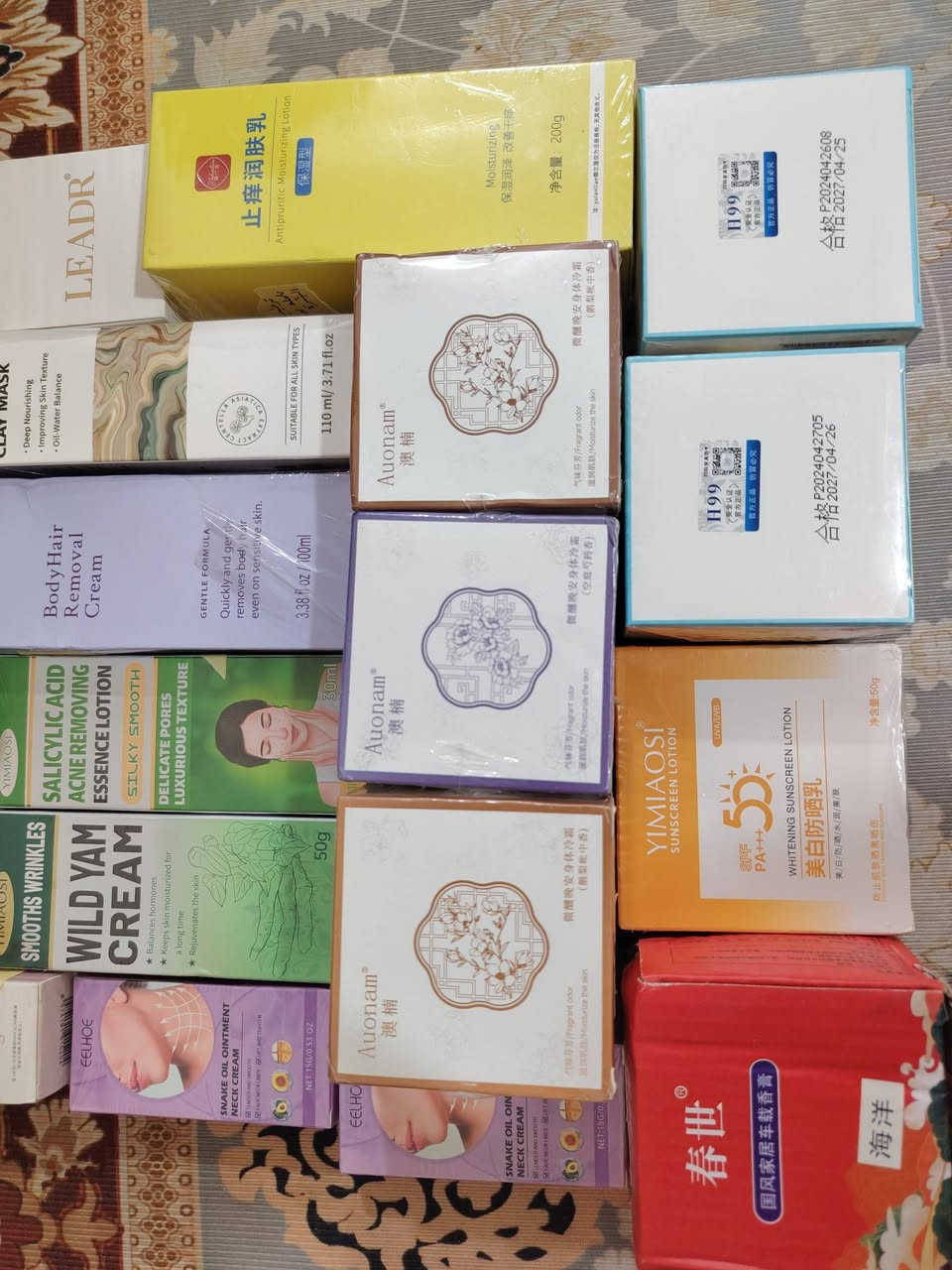 ٢٠ قطعة عناية كولهن ماركات
السعر ٤٠ مع التوصيل 
وعندي شلعات منزلية وملابس وقرطاسية
للحجز و الاستفسار خاص او واتساب ***********
