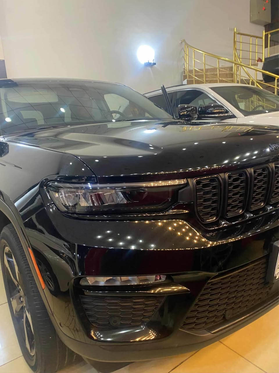 جيب كراند شيروكي 2023 للبيع او مراوس
لمتد فول 
معروفة المواصفات وإدارات وخمس كامرات كشتات تدفئة تبريد
*********** كركوك, العراق
